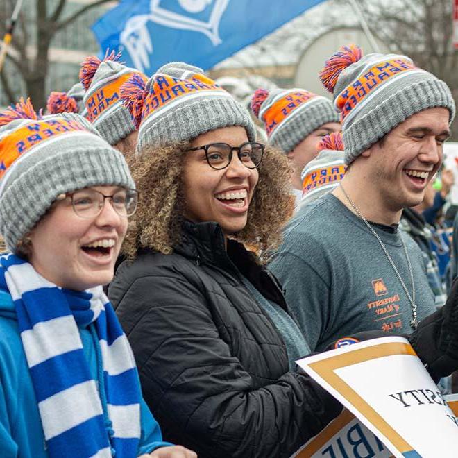 在华盛顿特区举行的全国生命游行活动中，快乐的MG冰球突破试玩学生戴着相配的长筒袜帽.C.